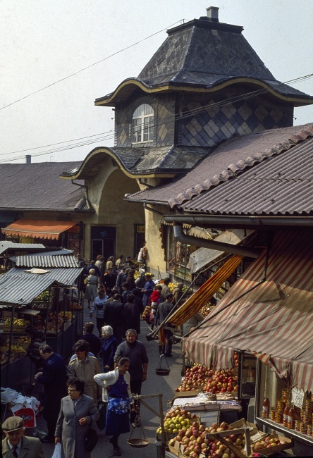 Sarajevo 1990:
il mercato nel quartiere della Bascarsija (la piazza del mercato).